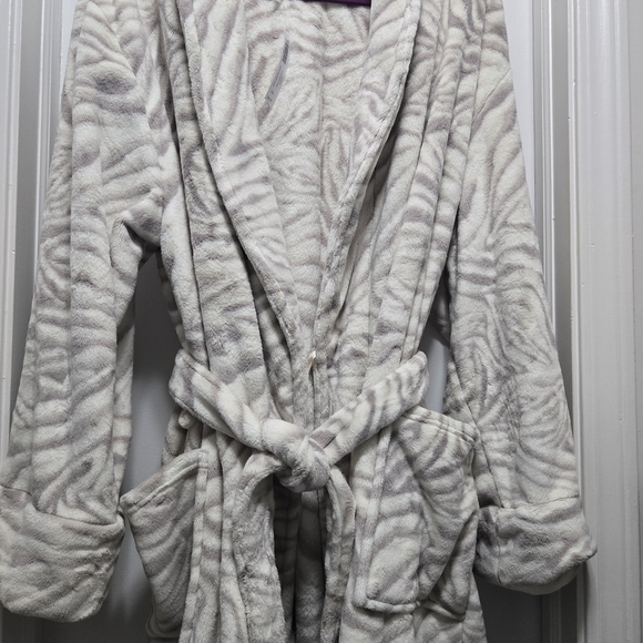 Soma Zebra Pattern Plush Robe - Picture 2 of 7